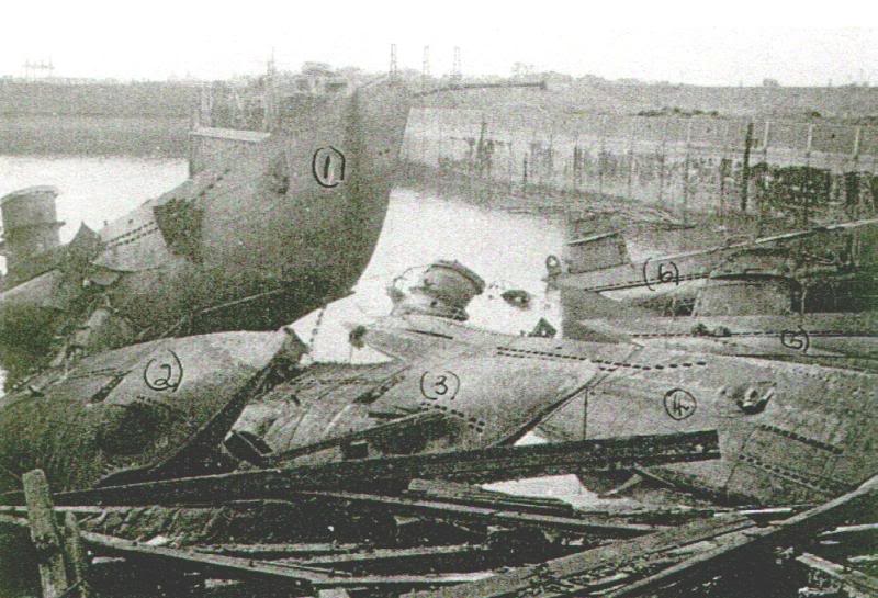 U-boats in the Raeder Schleuse.0002