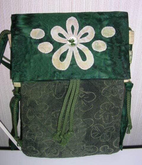 Tiny purse in green Velvet/Batik Liten h�nveske...