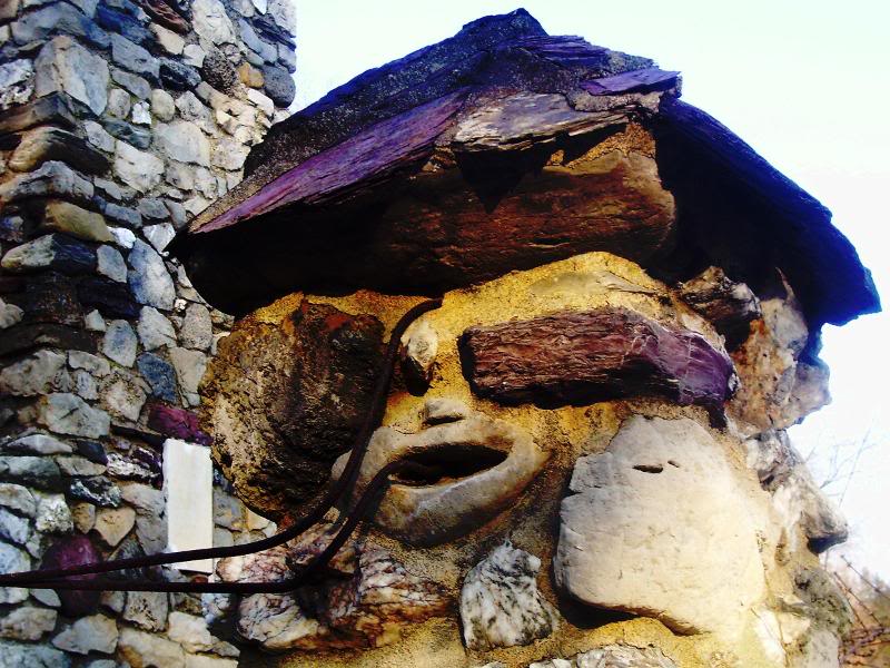 Field stone entrance pillar