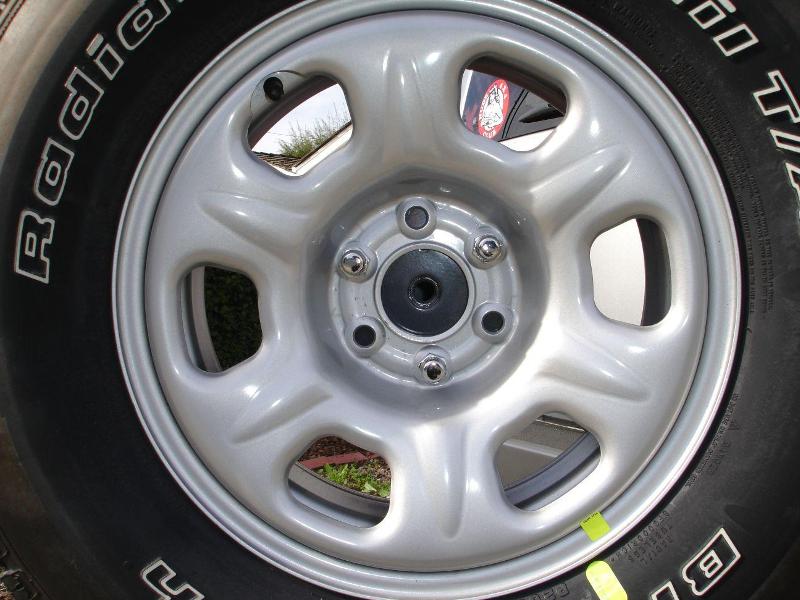 Does not look like the one from the canadian photo-stee...