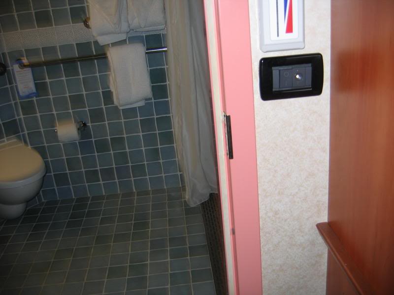 Cabin 7206 Handicapped bathroom