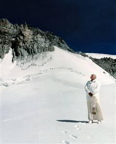 050402_PopeSnow _vl.standard