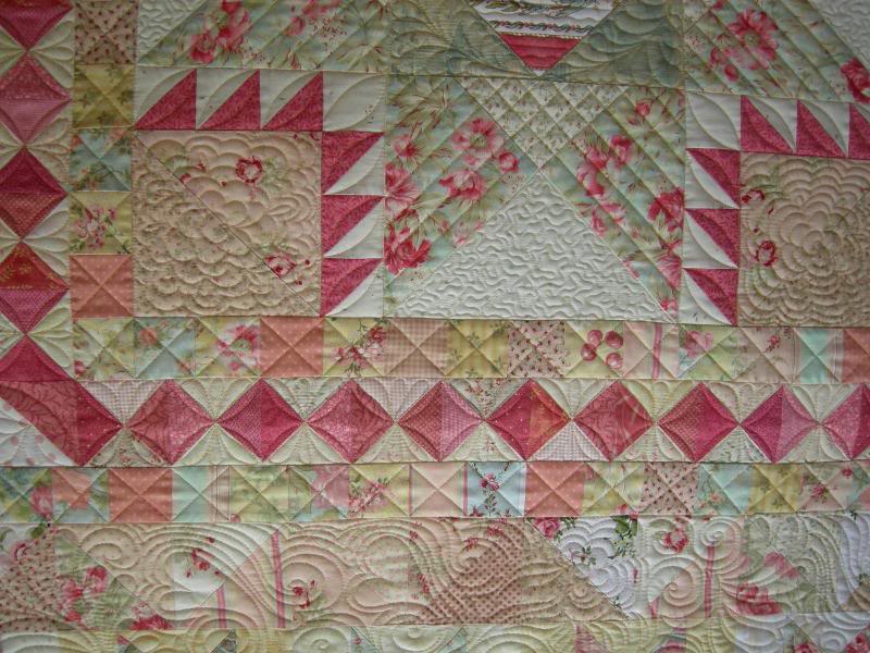 closeup of Summer Wind inner border quilting