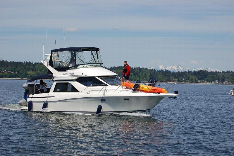 CRUISING INTO B.H. MARINA