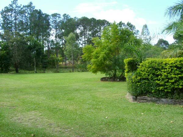 Steve & Hazel (3) More of the garden in 2004.