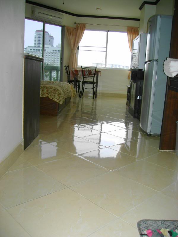 room 947 Thipp Condotel Soi 7