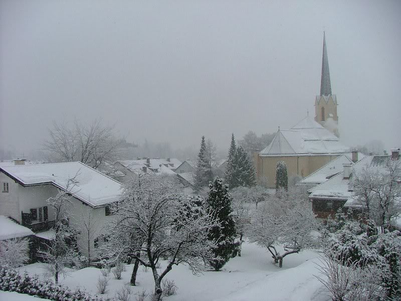 And the snow starts....