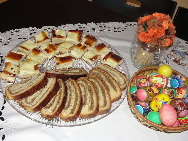 platoul cu cozonac si Pasca ,Pasti 2011