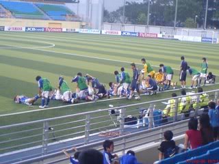 relax their legs.. no cramp, pls.