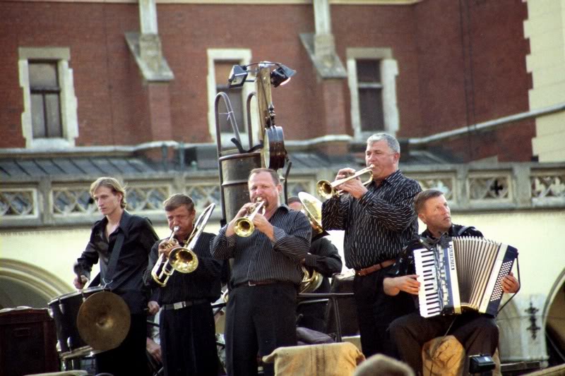 became this jammin' band.