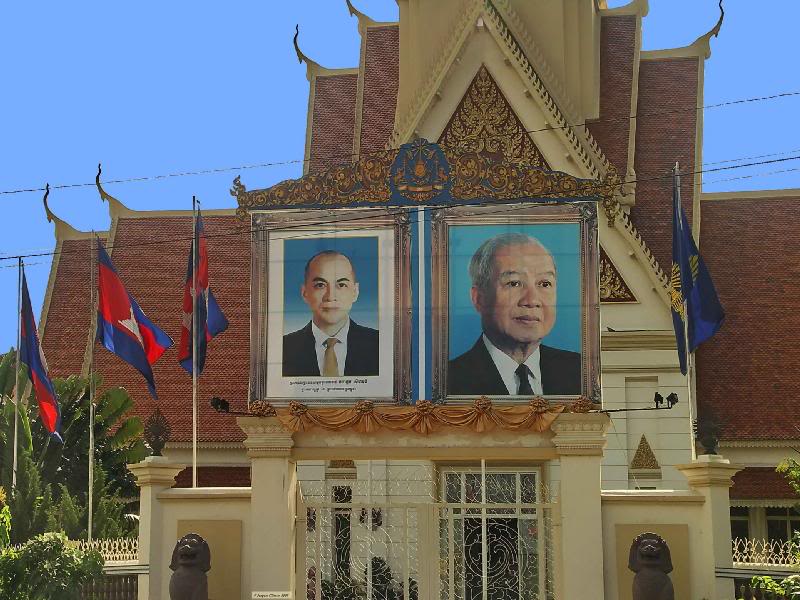 PICT6396ac Cambodia Kings Effigy