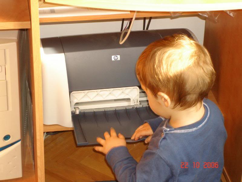 Neinteresant, oare ce tipa mama la mine sa nu mai umblu...