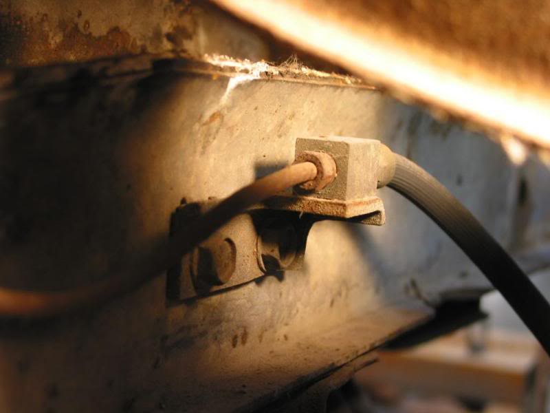 RH metal line to hose connect