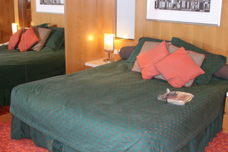 Queen Bed - IMG_0433