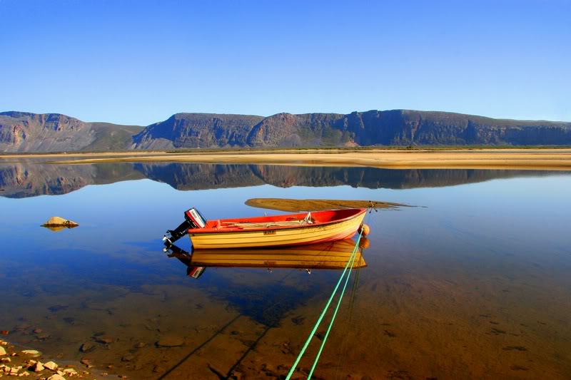 Reflections on a very clear Septemberday..