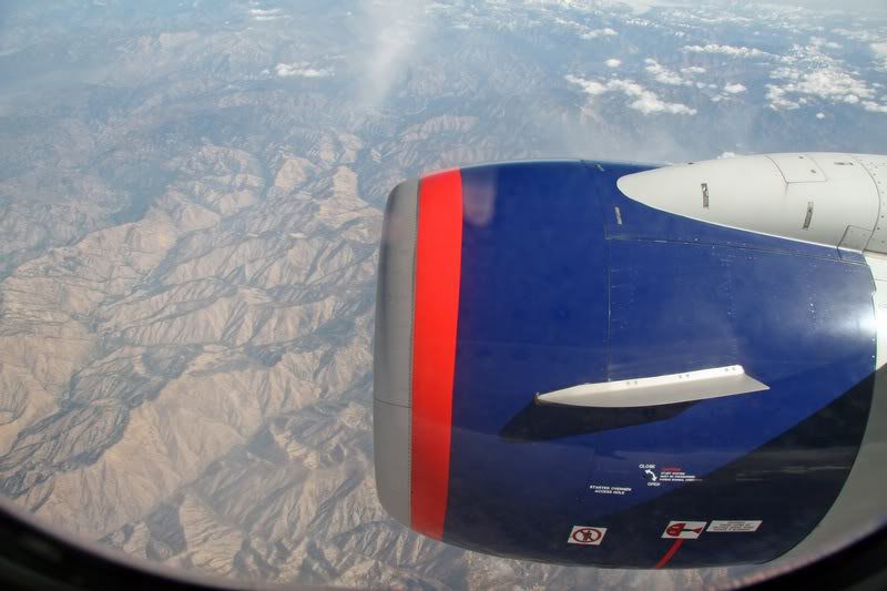 Delta Boeing 737-800 in flight