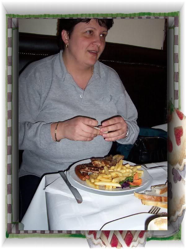 Ana la Club 21 cu mancarea de regim:))