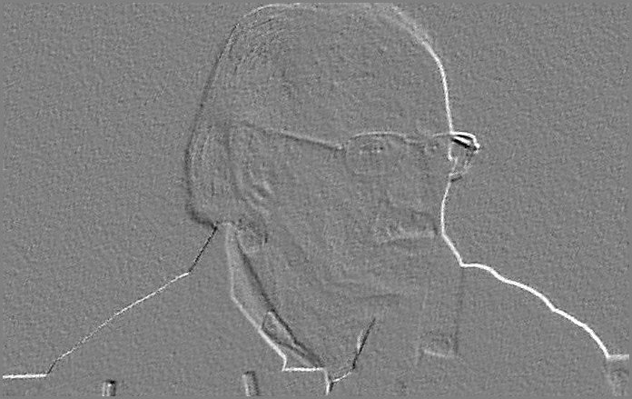 el rostro del maestro plasmado en una placa