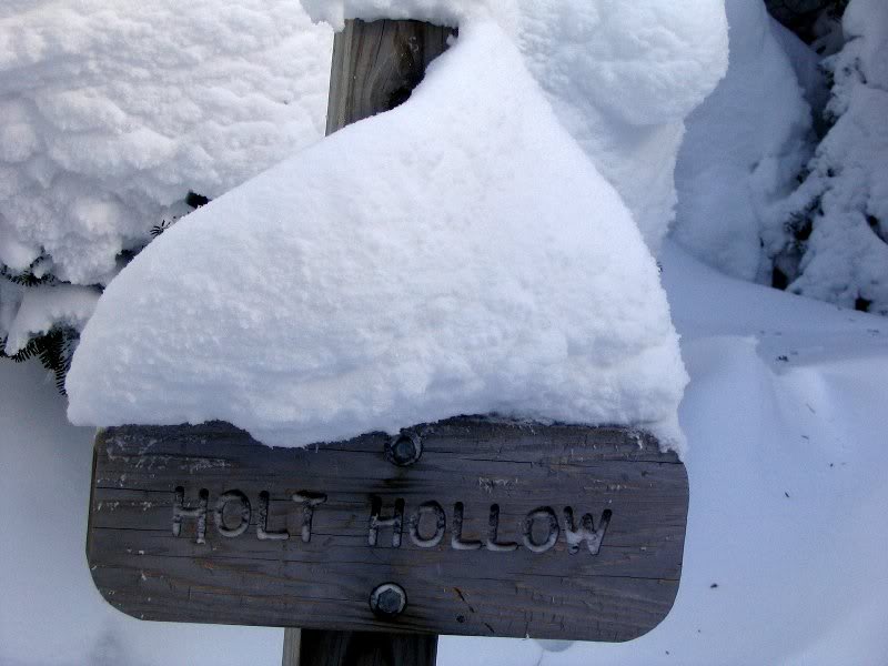 Sign with snow hat
