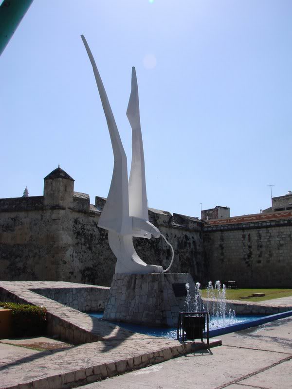 Monumento al Escudo Nacional