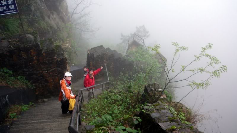 �f�_06Apr071006 06