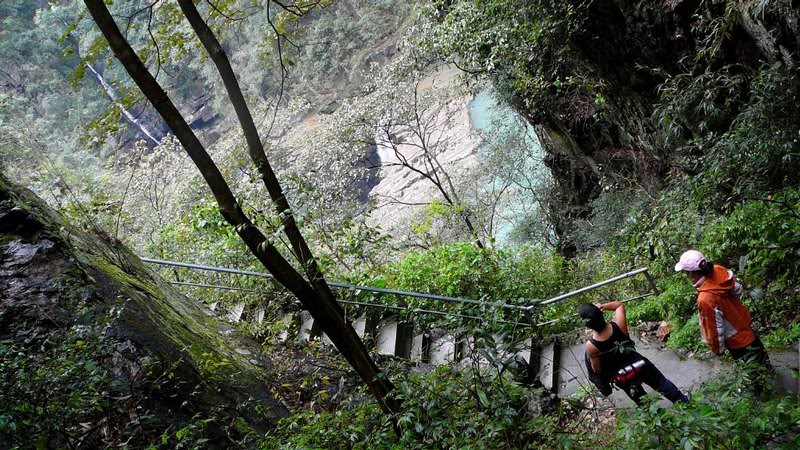 �f�_06Apr071119 02