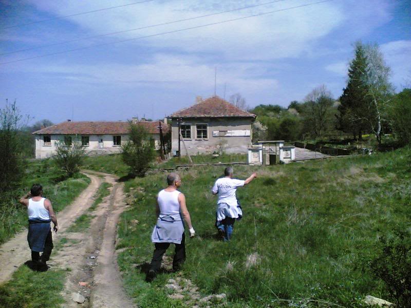 Dancho, Volodia i Dian pred zastavata