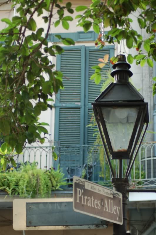 2007 French Quarter Festival- New Orleans Pirates Alley...