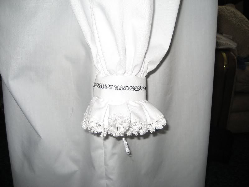 sleeve ruff with stitching