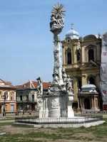 Monumentul Sfintei treimi si Domul din p-ta unirii