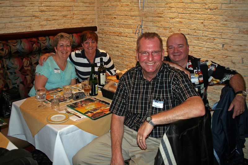 � la table: Linda, Liliane, AlainBob, Reimroc