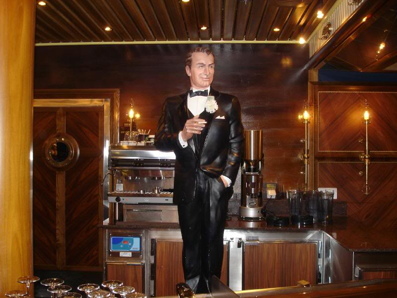 Rhett Butler Statue in the Casino Bar