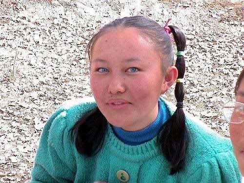 liqien girl with blue eyes