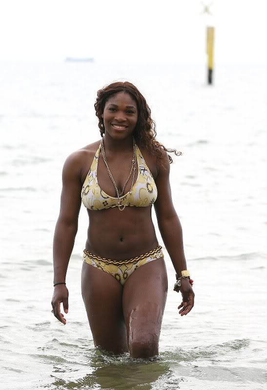 serena williams - beach photos australia ccbn 10