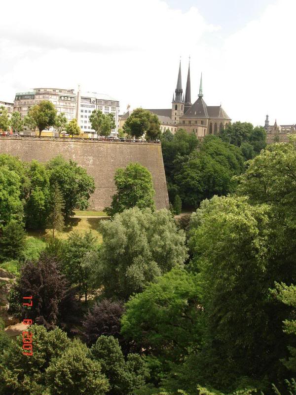 Vedere catre catedrala peste valea Petrusse