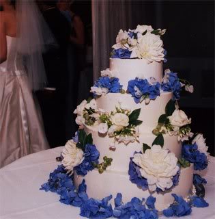 blue hyndrangea wedding cake