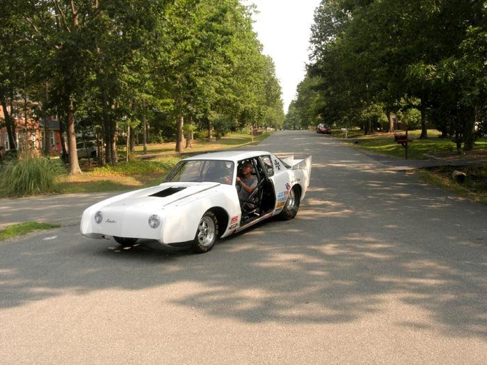 tom's race avanti going into driveway
