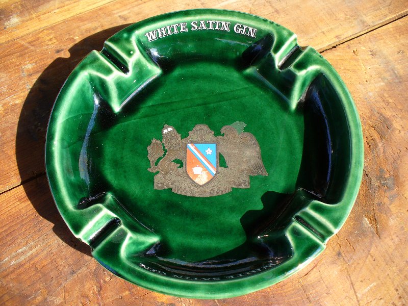 Ashtray USA Pottery VNT Green WHITE SATIN GIN Sir Rober...
