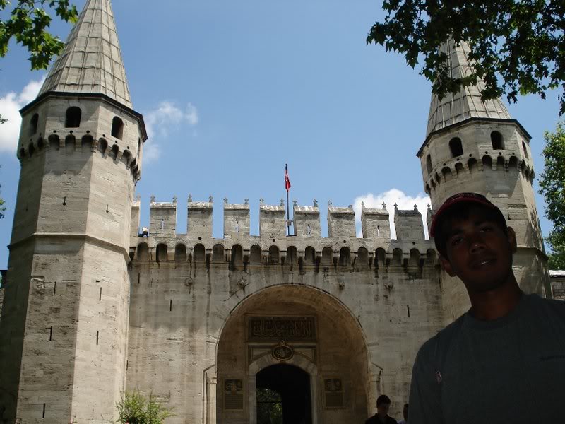 At the entrance of Topkapi Palace, Istanbul