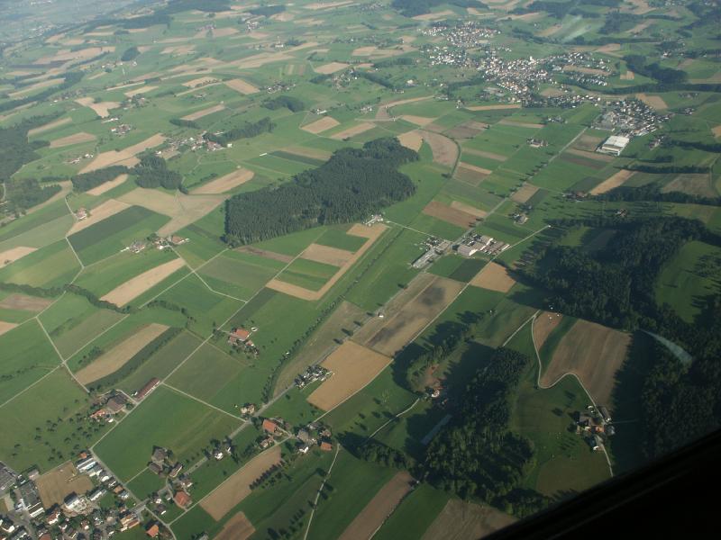 Landschaft im Aargau mit Flugplatz Beromuenster