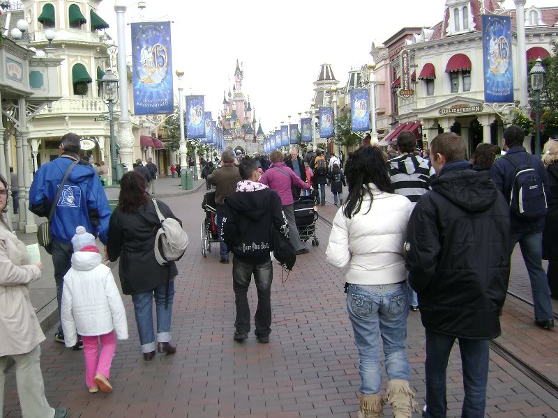 strada principala si ... multa lume