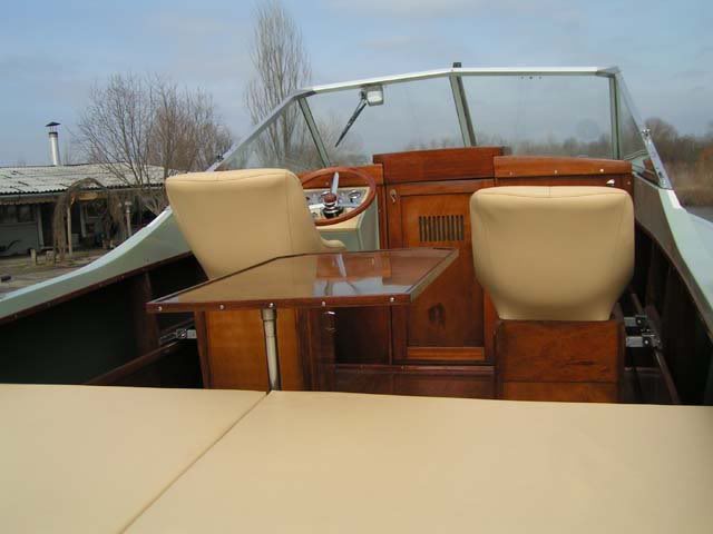coronet 21 daycruiser 1969 cockpit table