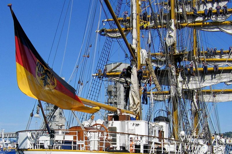 Le "Gorch Fock" battant pavillon allemand, en visite a ...