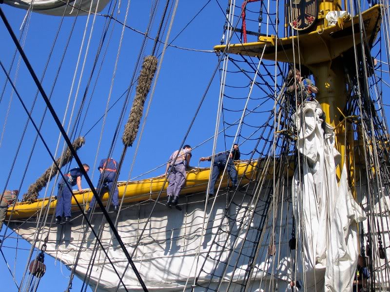 Les eleves officiers travaillent fort