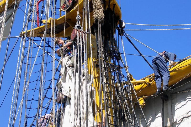 Quelques filles font partie des eleves officiers