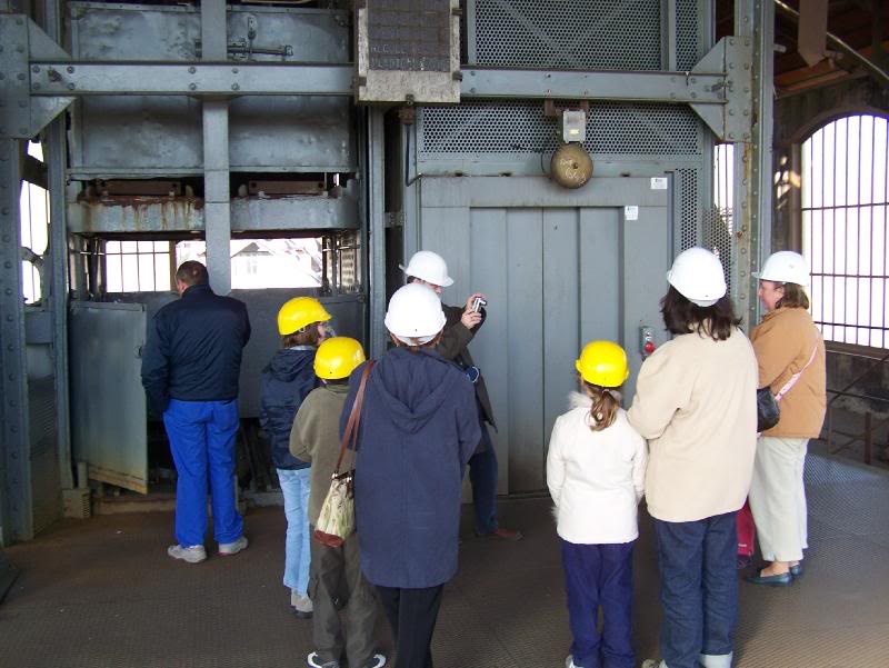 Ascenseurs menant aux galeries