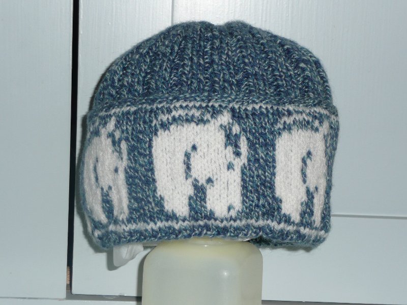 Ribbed hat with horse heads