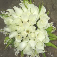 BB8 - white roses & calla