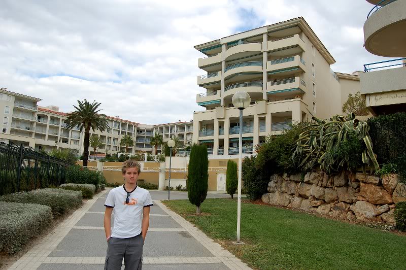 Joachim in Park Exflora (outside the apartment building...