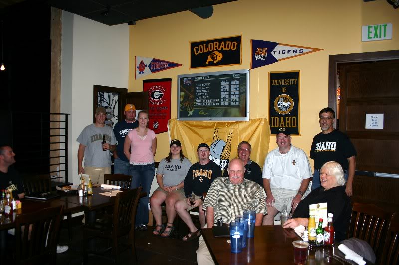 2007-09-01 2518 - group shot at ui v usc game at blake ...